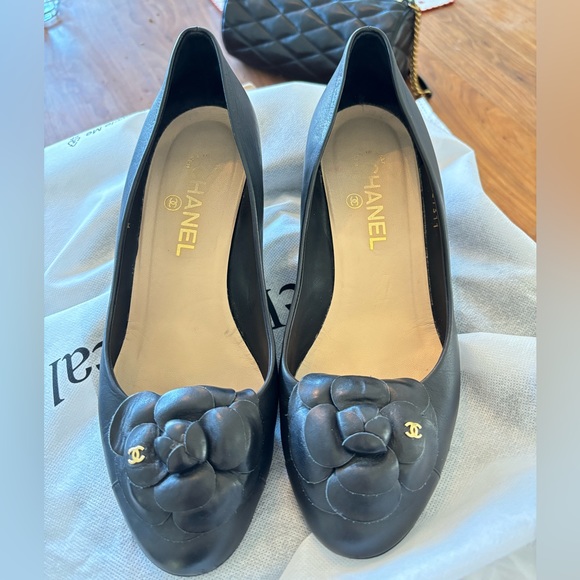 Chanel heels pump short block camellia size 40 size 8.5 9 9.5 10 - Picture 7 of 7